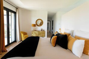 5 bedrooms, iron/ironing board, WiFi, bed sheets