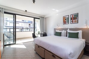 Decoración personalizada, wifi gratis y ropa de cama 