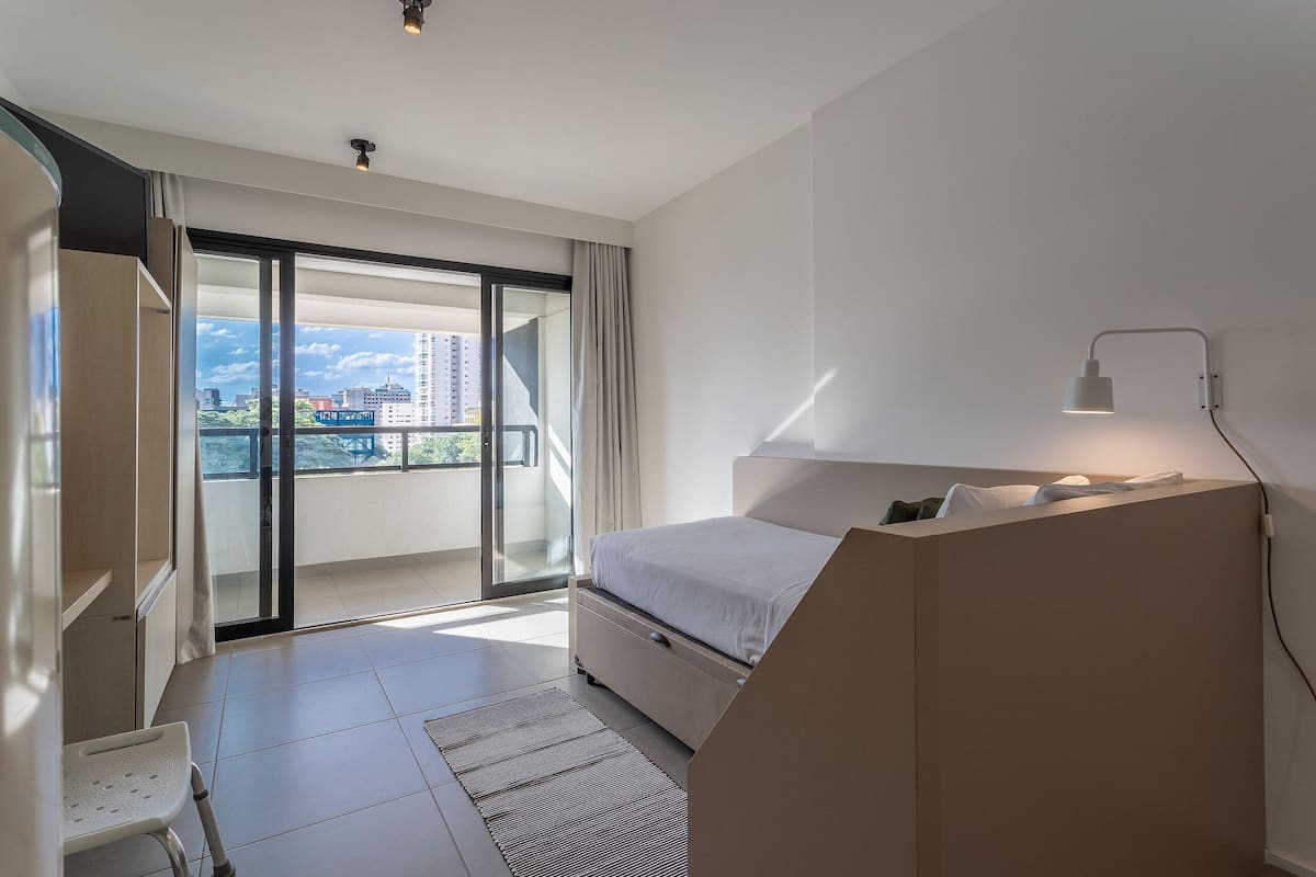 Honeymoon-Studio | Individuell dekoriert, Schreibtisch, kostenloses WLAN, Bettwäsche