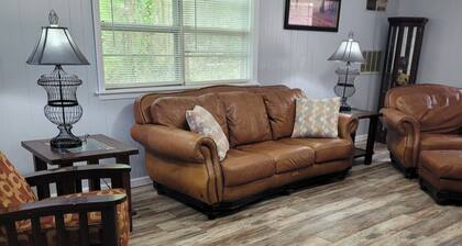 Minutes away from Eastport, Aqua Yacht Colman and Pickwick marina W/boat parking