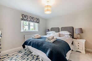 5 slaapkamers, een strijkplank/strijkijzer, reisbedje, wifi