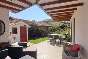 Outdoor dining - 14A07 Casa Elisa on the Island by R2R Consulting (Colunga)