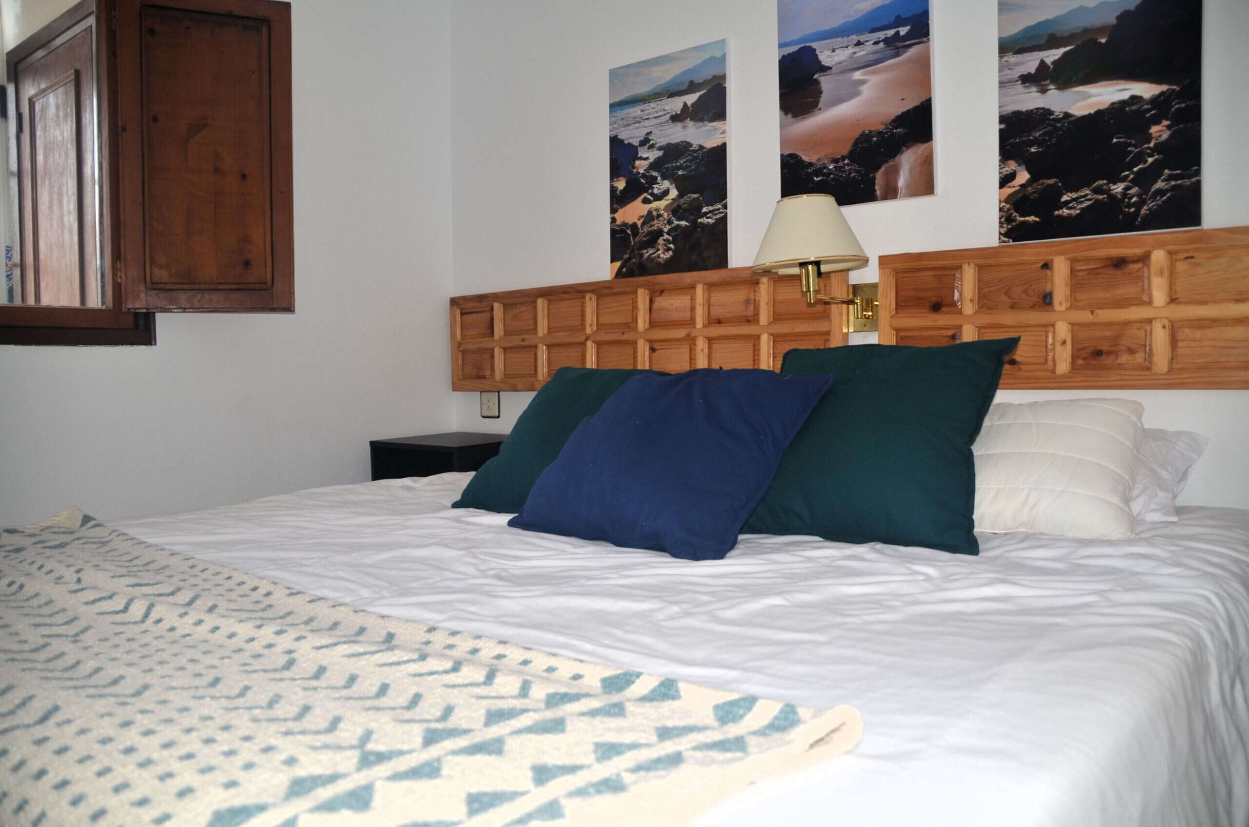 3 slaapkamers, een strijkplank/strijkijzer, gratis wifi, beddengoed