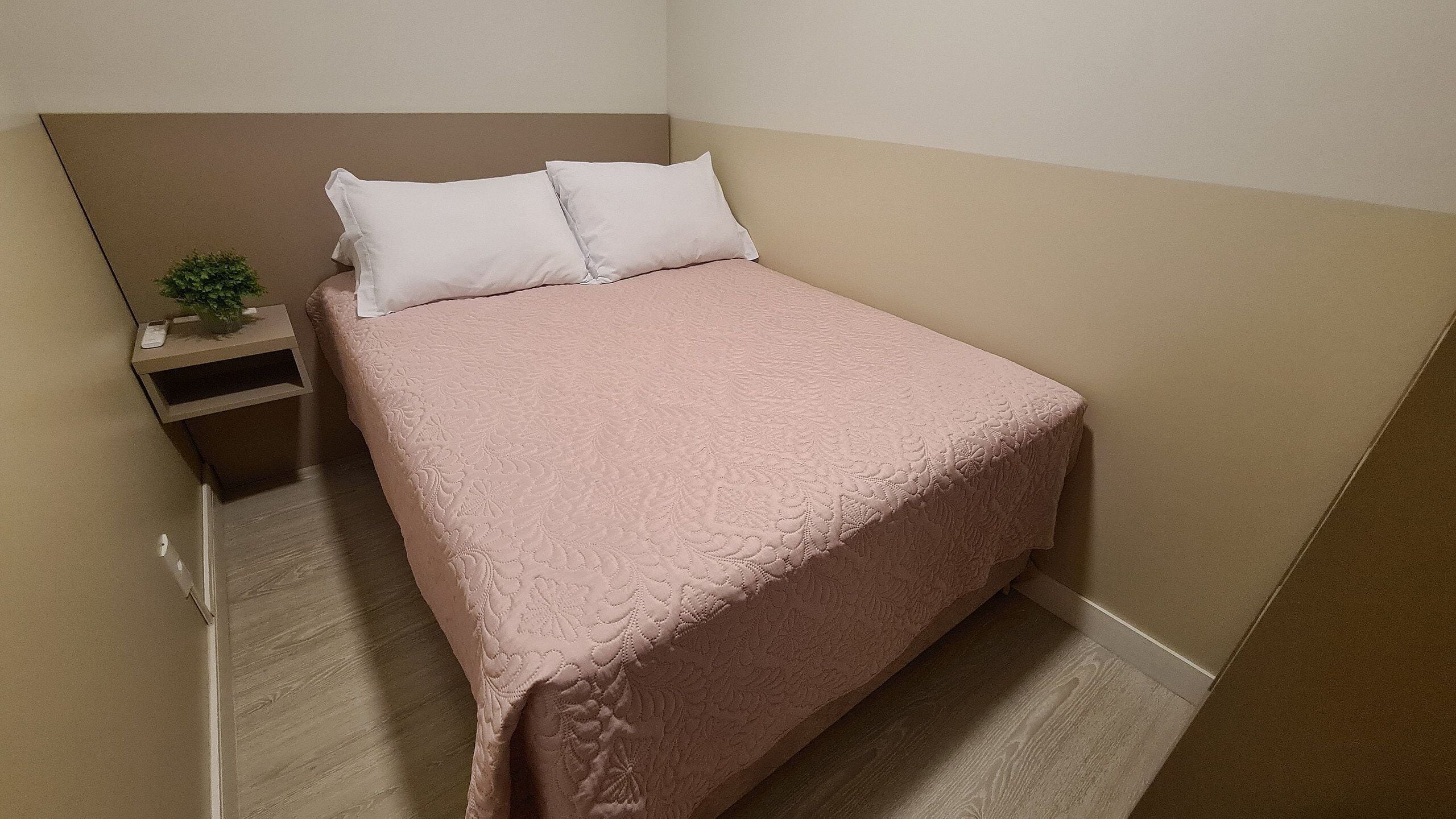 Basic Apartment | Free WiFi, bed sheets