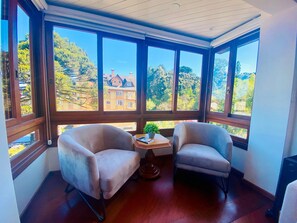 Apartment | Living area - Jardim Europa-Ao Lado d Famosa Rua Torta (Gramado)