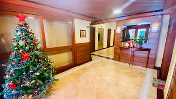 Basic Apartment | Lobby