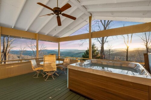 Amazing View with hot tub