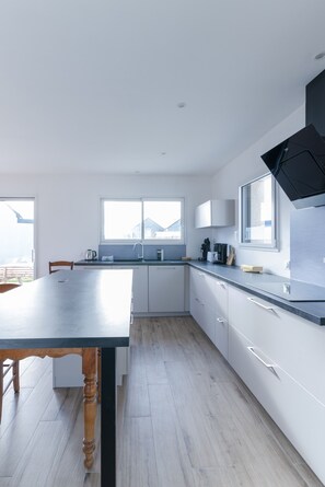 Réfrigérateur, micro-ondes, four, lave-vaisselle