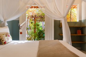 Szoba (Bouganville Suite) | Prémium ágynemű, széf a szobában és egyedi dekoráció