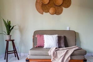 Bangalô Jasmim | Living area | Smart TV