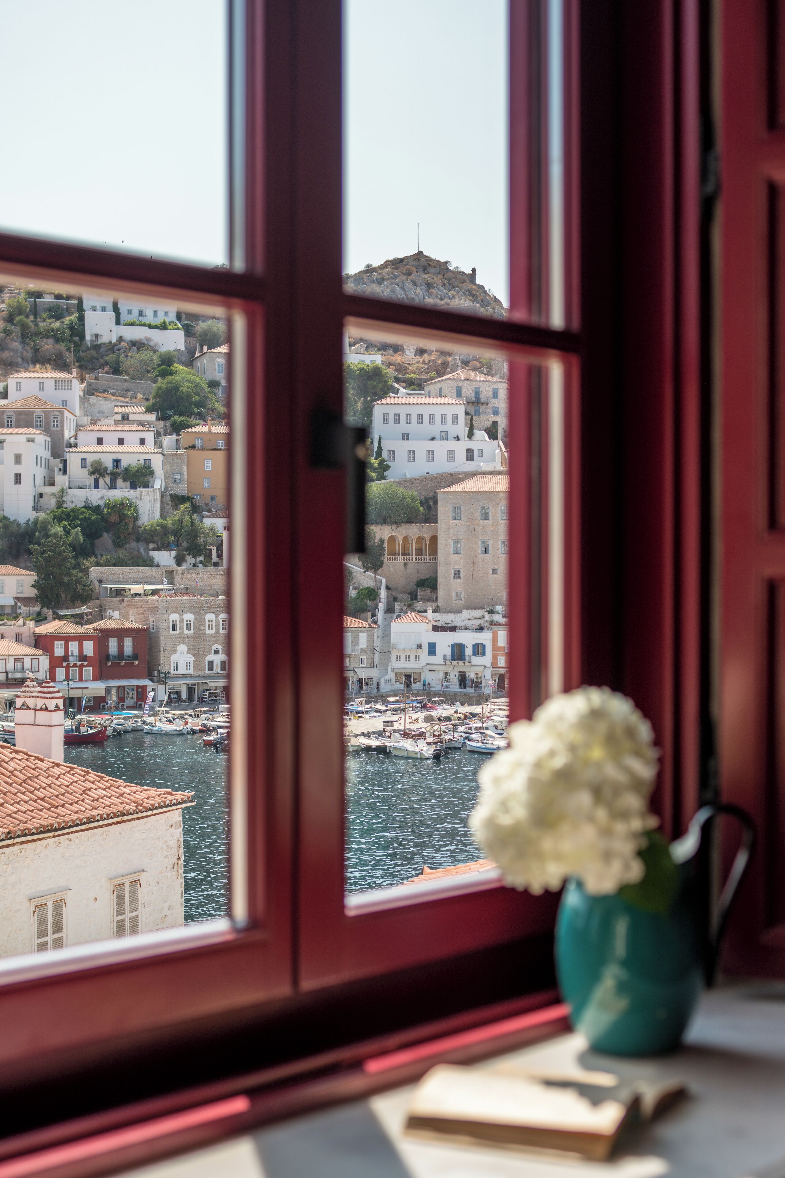 Suite Panoramique, vue port | Minibar, coffres-forts dans les chambres, décoration personnalisée