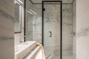 Deluxe Double Room | Bathroom | Shower, free toiletries, hair dryer, bathrobes