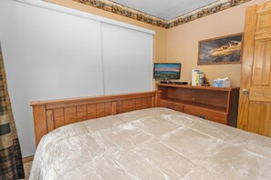 Basic Cabin - Boulder Pines (Big Bear Lake)