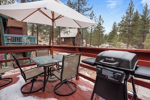 BBQ/picnic Area - Boulder Pines (Big Bear Lake)