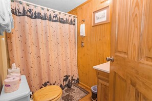 Basic Cabin | Bathroom - Boulder Pines (Big Bear Lake)