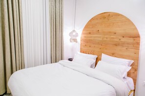 2 habitaciones, tabla de planchar con plancha y ropa de cama 