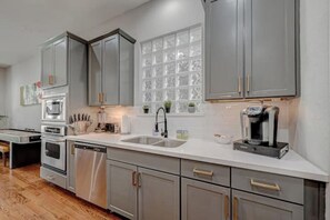 Private kitchen - Eado Indulgence w/ rooftop deck close to stadiums (Houston)