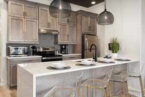 Mikroaaltouuni, uuni, liesi, astianpesukone