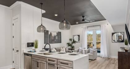 2 Bedroom, Main Level