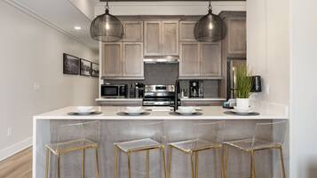 Micro-ondes, four, plaque de cuisson, lave-vaisselle