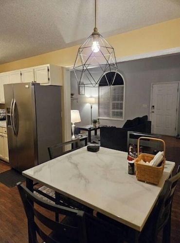 Cozy Home by downtown Columbia. 4 miles from USC Campus, Fort Jackson, Stadium