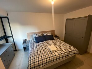 1 quarto, Wi-Fi de cortesia, roupa de cama