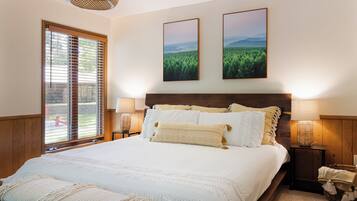 3 bedrooms, iron/ironing board, travel crib, free WiFi
