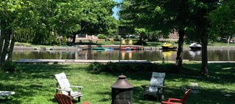 Waterfront cottage in Lagoon City resort at Lake Simcoe access to private beach