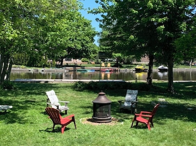 Waterfront cottage in Lagoon City resort at Lake Simcoe access to private beach
