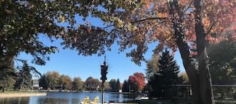 Waterfront cottage in Lagoon City resort at Lake Simcoe access to private beach
