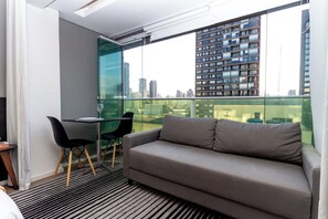 Estúdio luxo (417514) | Escrivaninha, Wi-Fi de cortesia