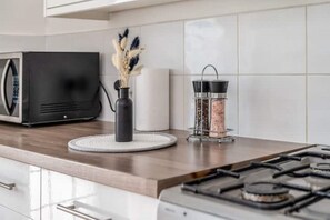 Refrigerador, microondas, horno, placa de cocina