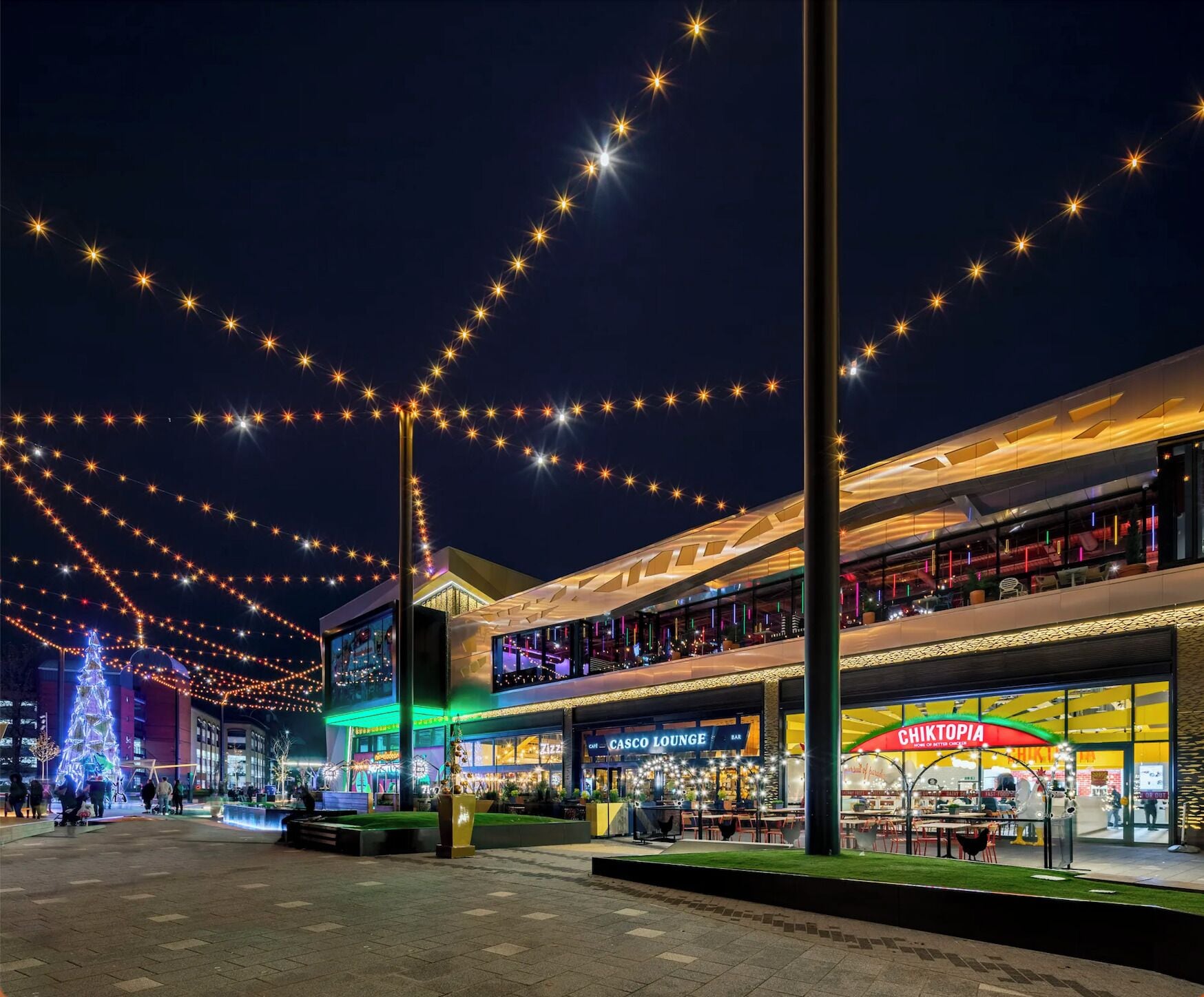 A modern shopping mall with multiple levels, featuring a Casco Lounge bar and a Chiktopia restaurant.