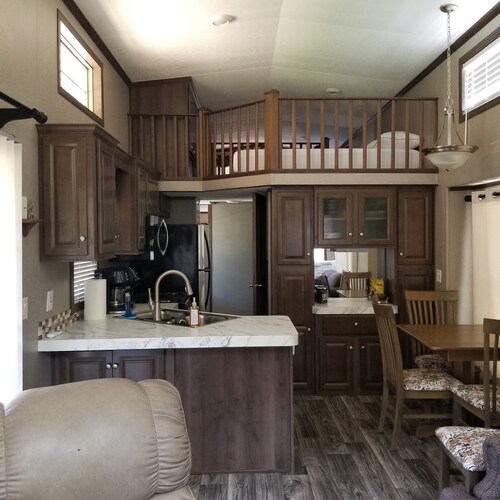 Tiny Park Home, deck, grill, hammock, trailer parking, 14 miles to Ft Benning