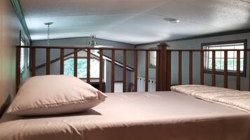 2 bedrooms, iron/ironing board, travel crib, WiFi (free)