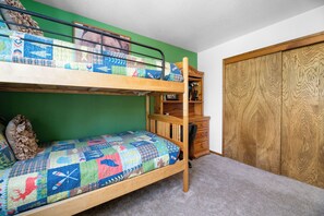 3 bedrooms, free WiFi - Edventures Await  (Big Bear City)