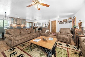 Living area - Edventures Await (Big Bear City)