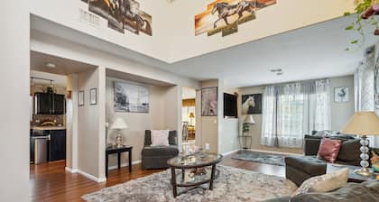 Spacious Glendale Home! Pool/Hottub/Waterfall/Firepit/PutPut/BBQ/Huge Yard/Games