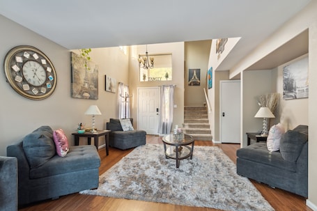 Interior. Spacious Glendale Home! Pool/Hottub/Waterfall/Firepit/PutPut/BBQ/Huge Yard/Games