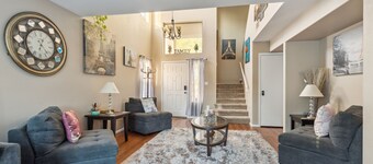 Spacious Glendale Home! Pool/Hottub/Waterfall/Firepit/PutPut/BBQ/Huge Yard/Games