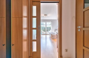 Standard Studio Suite | Private kitchen | Fridge, stovetop, electric kettle, highchair - Dom & House - Apartament Batumi Sopot (Sopot)