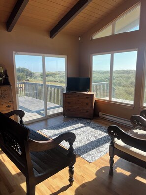 Interior - Beautiful beach front property located in Waldport Or (Waldport)