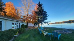 Terrace/patio - Cottage on Hay Bay. Private boat launch & dock.
 (Greater Napanee)