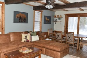 Living area - The Mountain Nest
 (Campton)