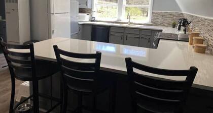 2 Person Rain Shower-Cozy Cottage+King Bed+15 Min ⛷️Kayaks+Wine Barrel Table