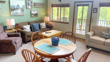 Kabin, 2 kamar tidur, Bebas Asap Rokok, pemandangan sungai | Area keluarga