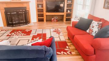 Rumah, 4 kamar tidur, Bebas Asap Rokok, pemandangan sungai | Area keluarga