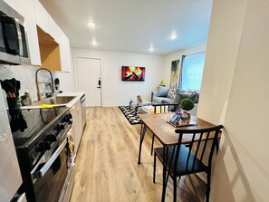 Private kitchen - SPECTACULAR Apartment Perfect for LONG STAYS (Dallas)
