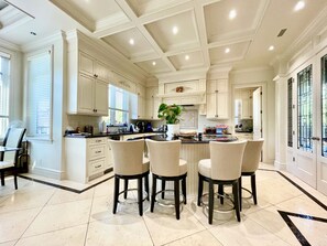 Coffee/tea maker - Vancouver Luxury Guest House (Vancouver)