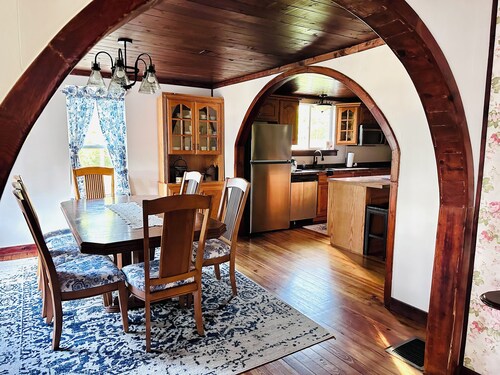 Gorgeous large rental home in Lesterville MO just minutes from Blackwater River.